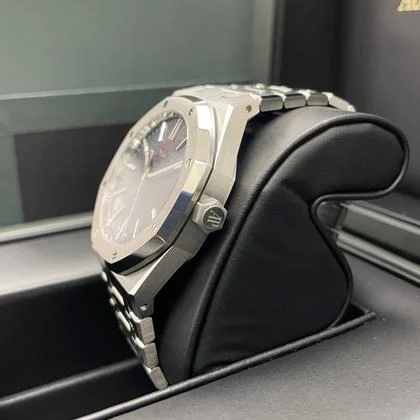 Audemars Piguet Royal Oak Selfwinding UNWORN Royal Oak Selfwinding Blue Dial 41mm 15510ST.OO.1320ST.06 Stainless Steel Full Set Unworn Complete Box & Papers - Image 6