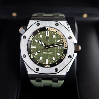 Audemars Piguet Royal Oak Offshore Diver 42mm Green Dial Rubber Strap - Image 8