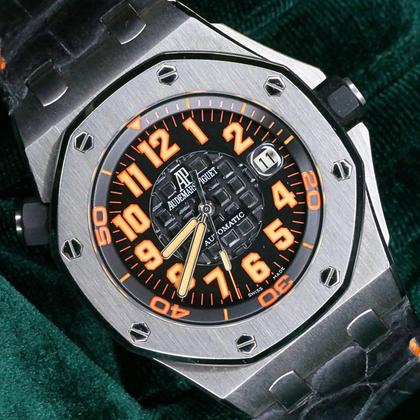 Audemars Piguet Royal Oak Offshore Diver MINT COMPLETE SET Royal Oak Offshore Diver Scuba Orange 42MM Black Orange Dial 15701ST