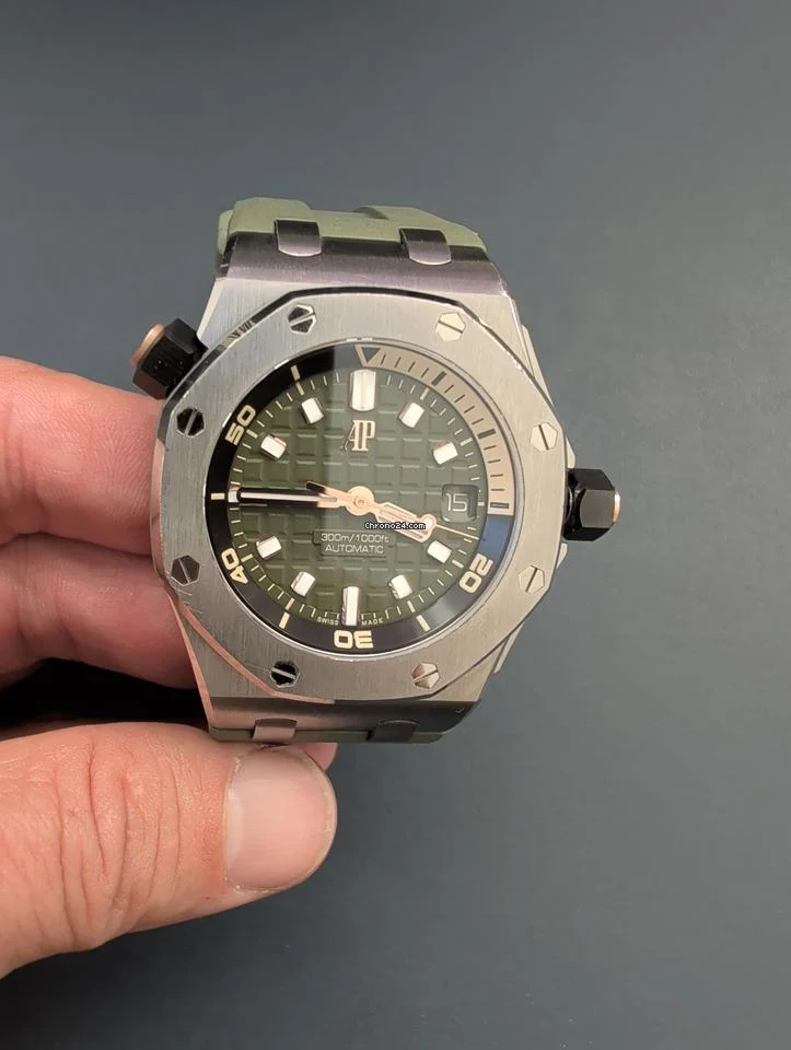 Audemars Piguet Royal Oak Offshore Diver 42mm Diver full set great condition - Image 3