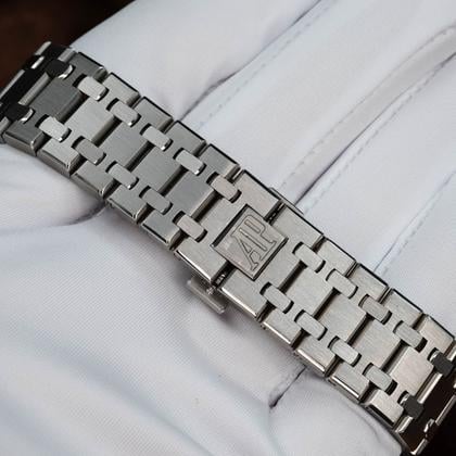 Audemars Piguet Royal Oak Selfwinding 15400ST.OO.1220ST.03 - Image 4