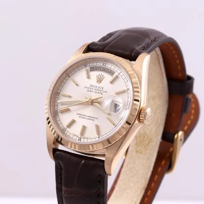 Rolex Day-Date 36 Silver Index Fluted Yellow Gold Leather 18238 - Image 7