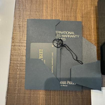 Audemars Piguet Royal Oak Selfwinding Full set inc original box travel box all papers. 1 owner - Image 11