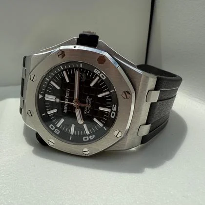 Audemars Piguet Royal Oak Offshore Diver Full Set Excellent Condition