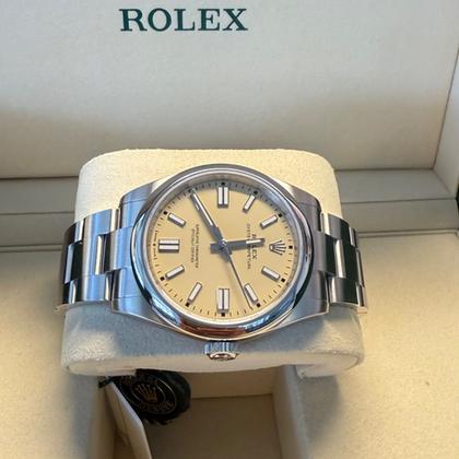 Rolex Oyster Perpetual 40mm NEW 2025/Beije/134300 - Image 3
