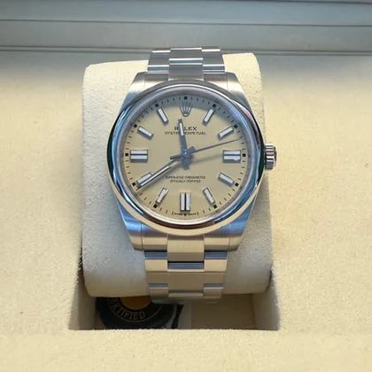 Rolex Oyster Perpetual 40mm NEW 2025/Beije/134300 - Image 11