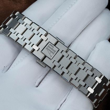 Audemars Piguet Royal Oak Chronograph 26320ST Black Dial 41mm Mint Condition Complete Set - Image 6