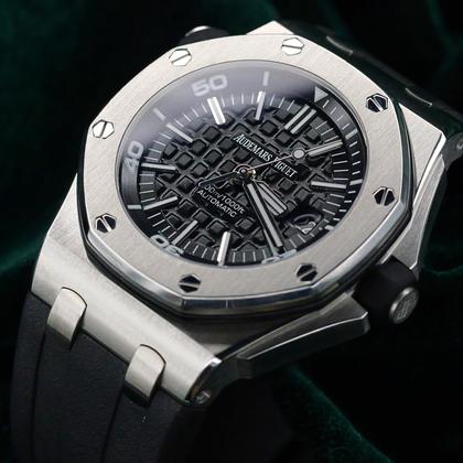 Audemars Piguet Royal Oak Offshore Diver MINT COMPLETE SET Royal Oak Offshore Diver Black Dial Stainless Steel 15703ST
