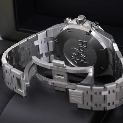 Audemars Piguet Royal Oak Chronograph Selfwinding Chronograph - Image 3