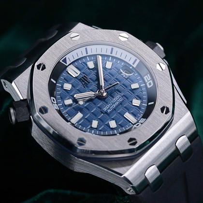 Audemars Piguet Royal Oak Offshore Diver MINT FULL SET Royal Oak Offshore Diver Blue Dial Black Rubber Strap Steel 15720ST