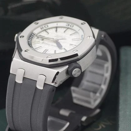 Audemars Piguet Royal Oak Offshore Diver 15710ST Full Set 2016 LC EU - Image 8