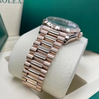 Rolex Day-Date 36 UNWORN 128235 Day-Date 36mm Green Olive Roman Dial President Bracelet Rose Gold Full Set Unworn Complete Box & Papers - Image 3