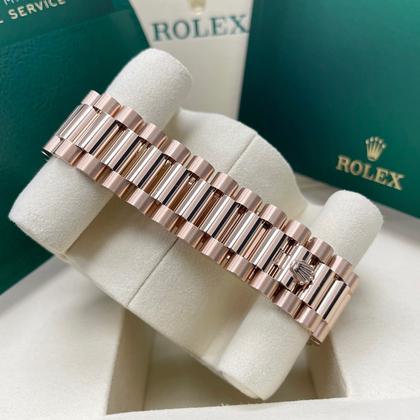 Rolex Day-Date 36 UNWORN 128235 Day-Date 36mm Green Olive Roman Dial President Bracelet Rose Gold Full Set Unworn Complete Box & Papers - Image 7