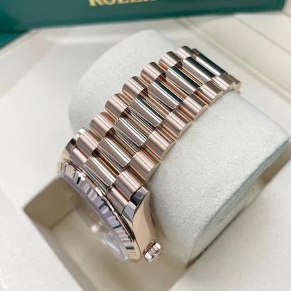 Rolex Day-Date 36 UNWORN 128235 Day-Date 36mm Green Olive Roman Dial President Bracelet Rose Gold Full Set Unworn Complete Box & Papers - Image 6