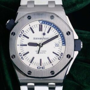 Audemars Piguet Royal Oak Offshore Diver MINT COMPLETE SET Royal Oak Offshore Diver "Admiral" White Dial White Rubber Strap 15710ST