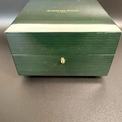 Audemars Piguet Royal Oak Offshore Diver Beautiful Blue/Yellow watch - Image 6