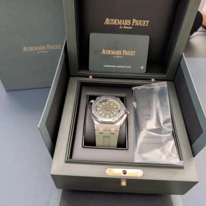 Audemars Piguet Royal Oak Offshore Diver 42mm Diver full set great condition