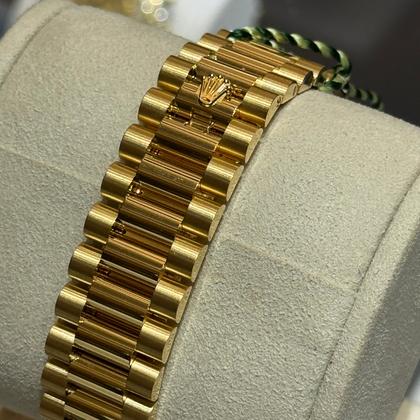 Rolex Day-Date 40 Green Dial Ombrè - Image 2