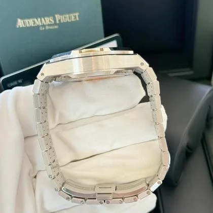 Audemars Piguet Royal Oak Chronograph Unworn 2023 26240st Royal Oak Selfwinding Chronograph 41mm White Dial - Image 2